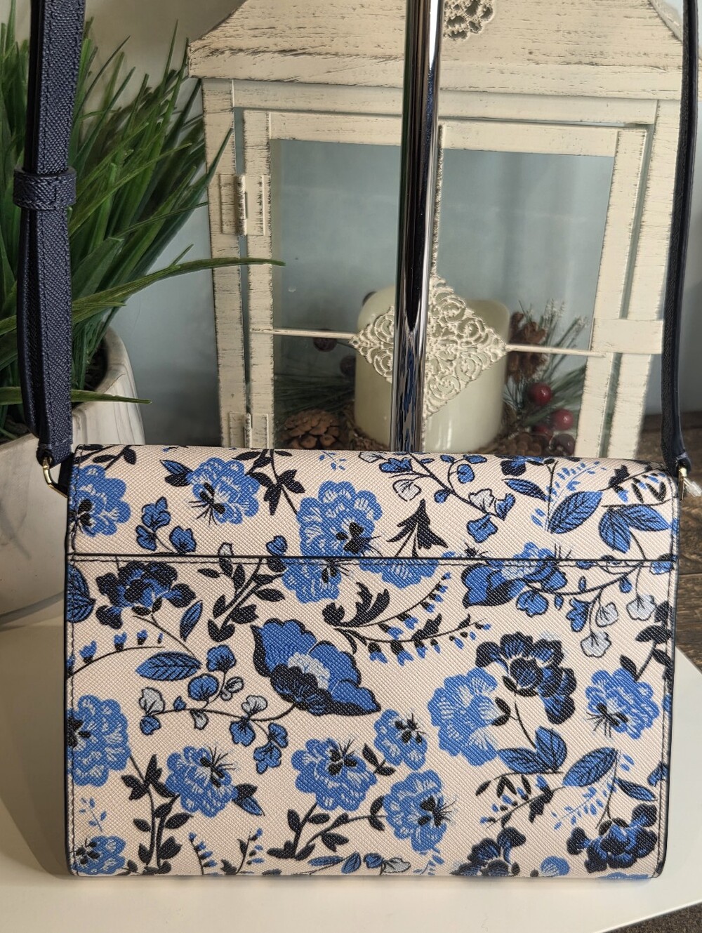 Kate Spade Crossbody Wallet - Picture 3 of 5